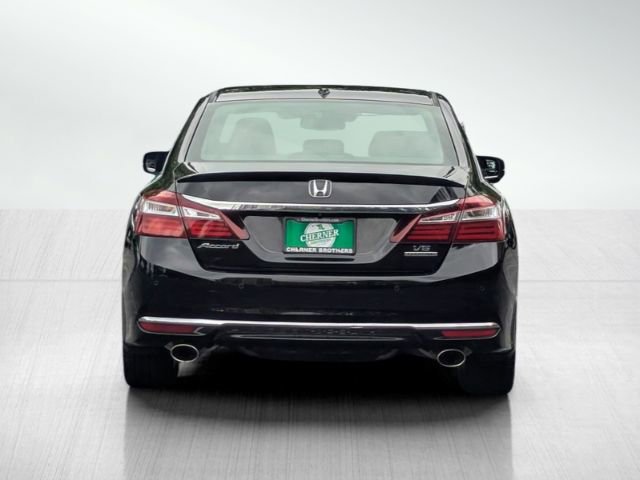 Used 2017 Honda Accord Touring image 5