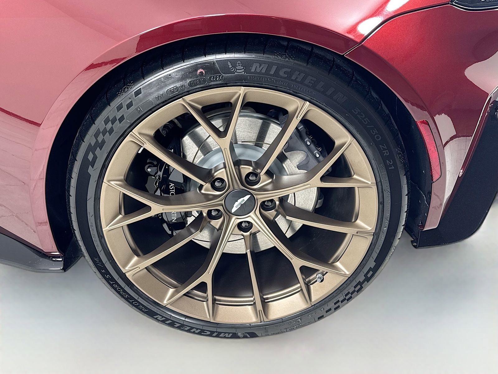 Used 2026 Aston Martin V8 Vantage Coupe image 9