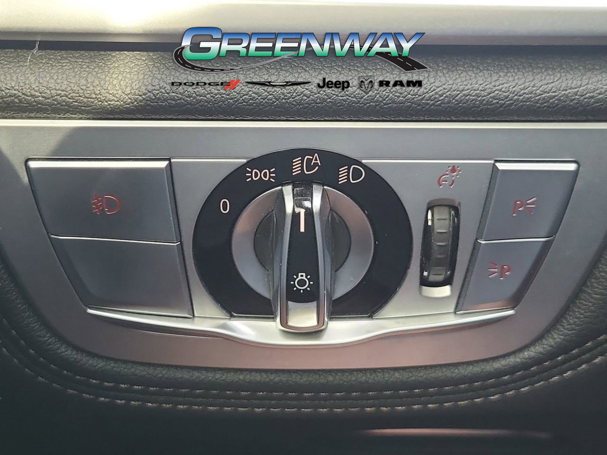 Used 2018 BMW 750i image 11