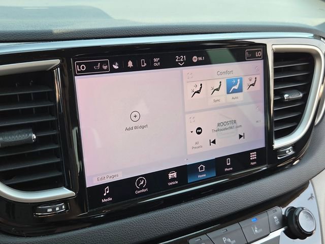 Used 2023 Chrysler Pacifica Touring-L FWD image 19