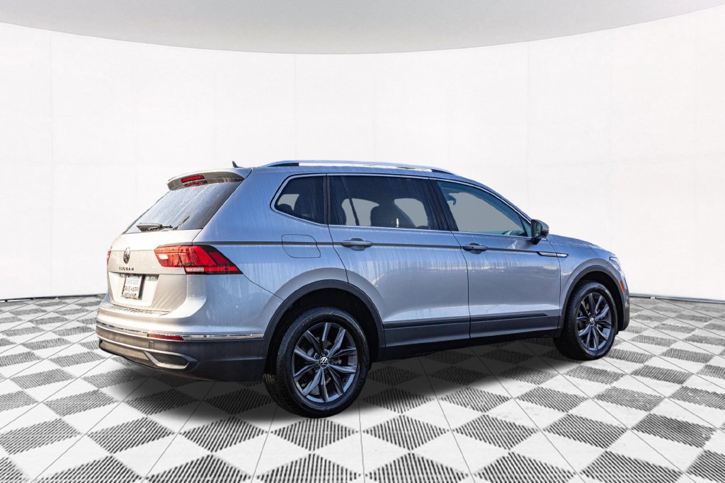 Certified 2023 Volkswagen Tiguan SE w/ Panoramic Sunroof Package FWD image 10