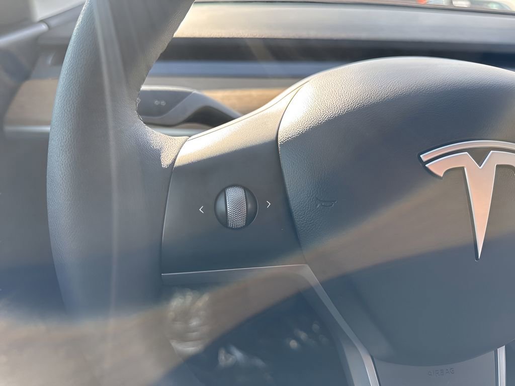 Used 2021 Tesla Model Y Long Range image 14