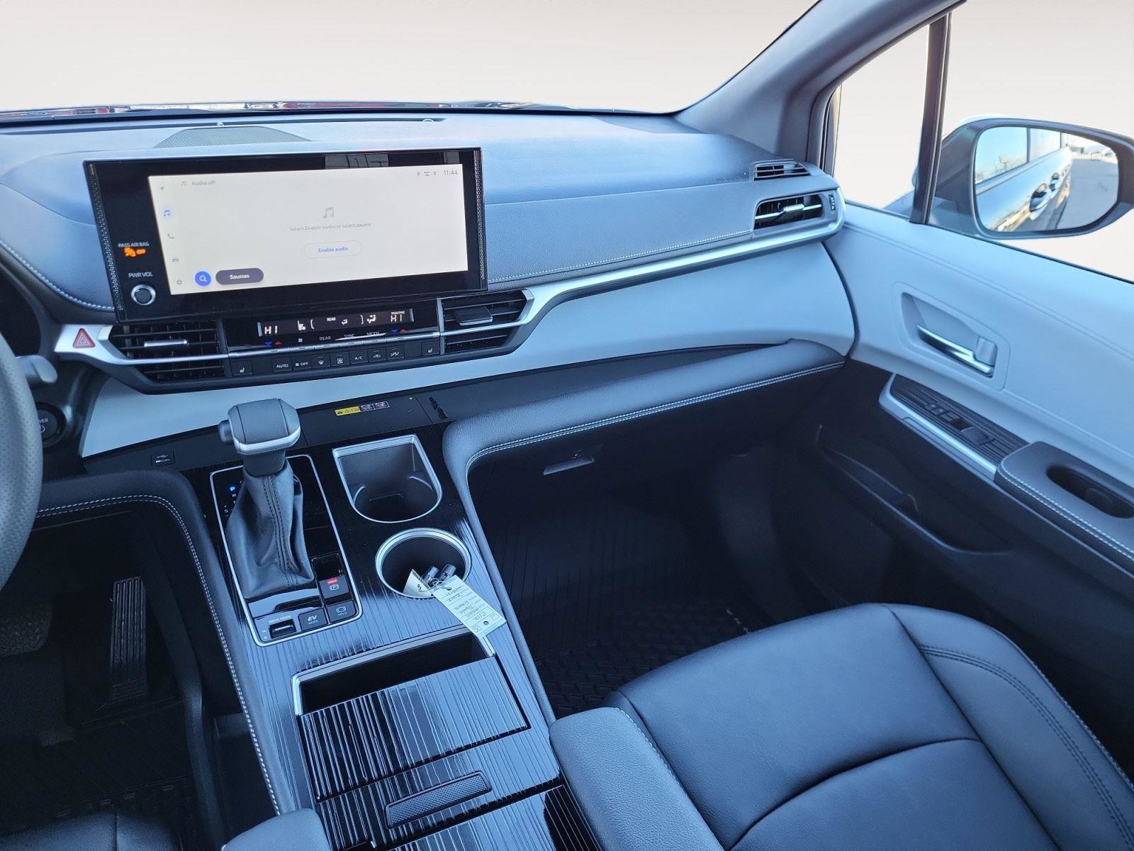 Used 2025 Toyota Sienna XSE image 12