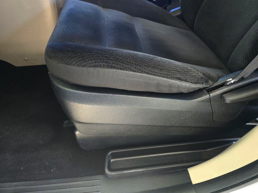 Used 2018 Dodge Grand Caravan SE w/ UConnect Hands-Free Group image 21