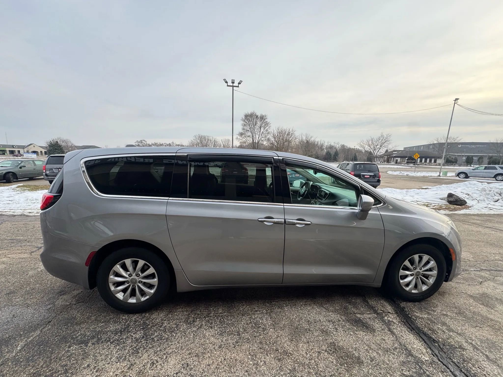 Used 2018 Chrysler Pacifica Touring Plus FWD image 6