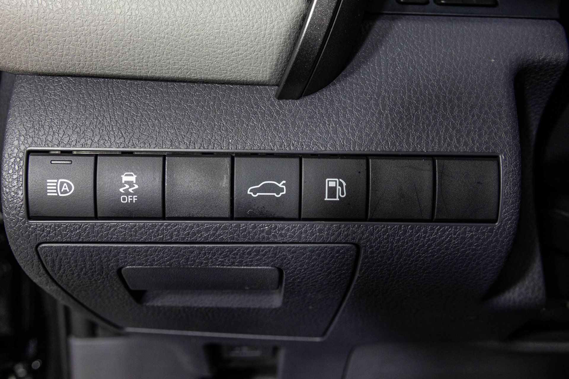 Used 2018 Toyota Camry LE FWD image 31