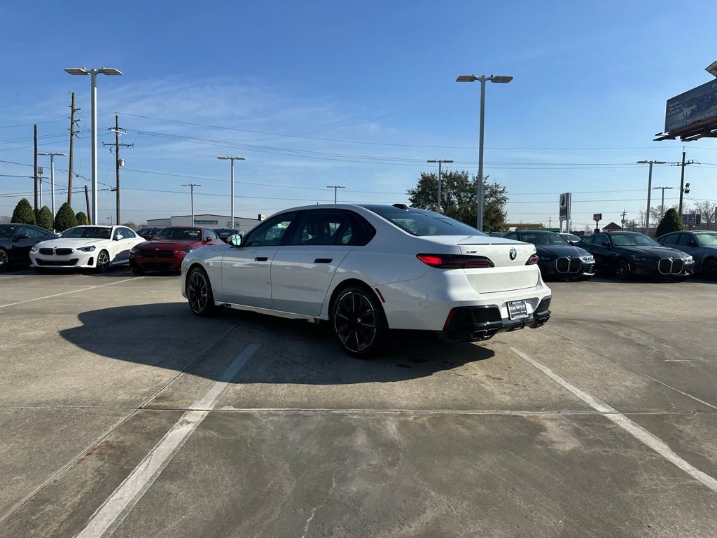 Certified 2025 BMW 760i xDrive w/ Luxury Rear Seating Package image 7