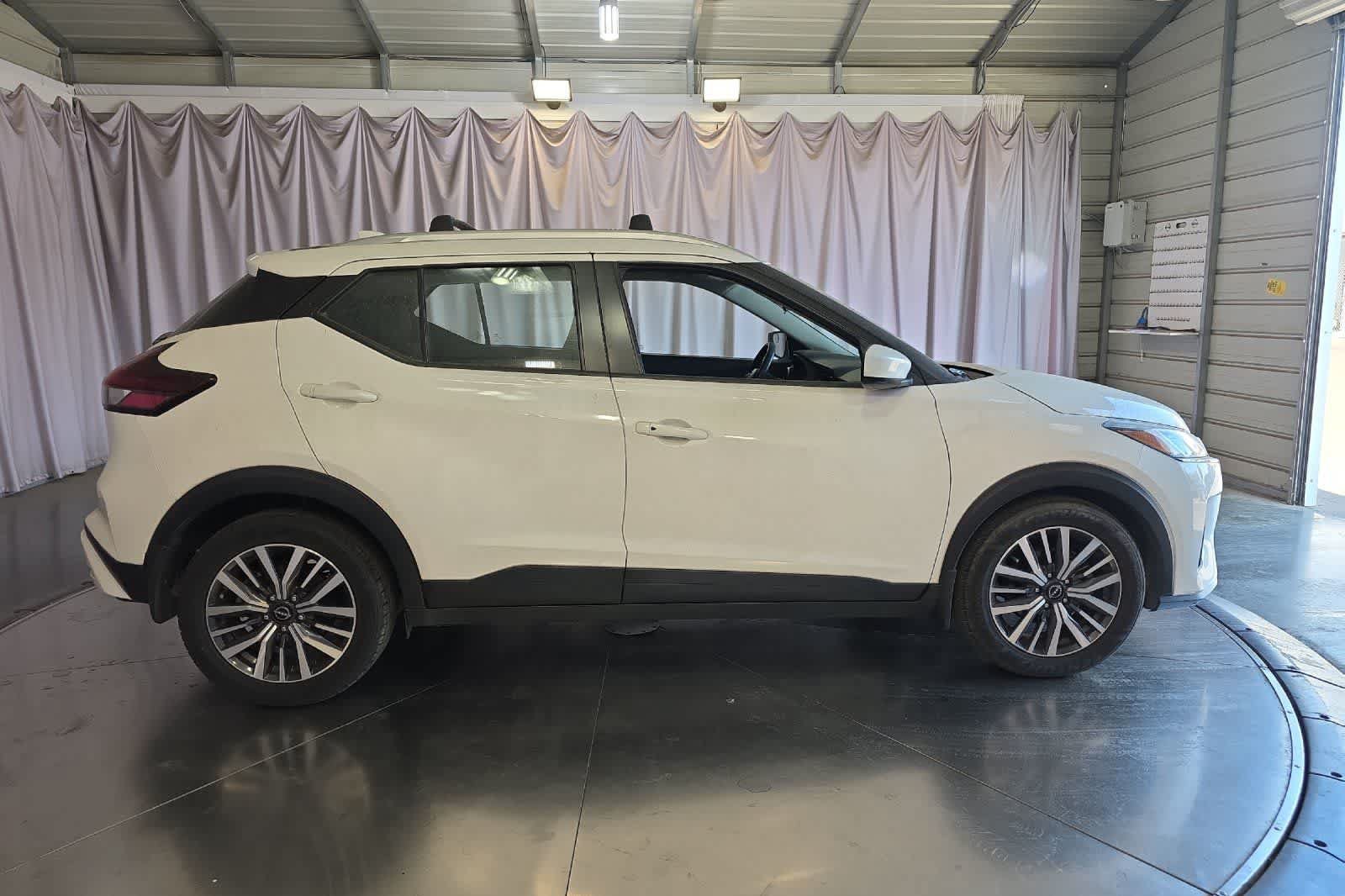 Used 2023 Nissan Kicks SV FWD image 9