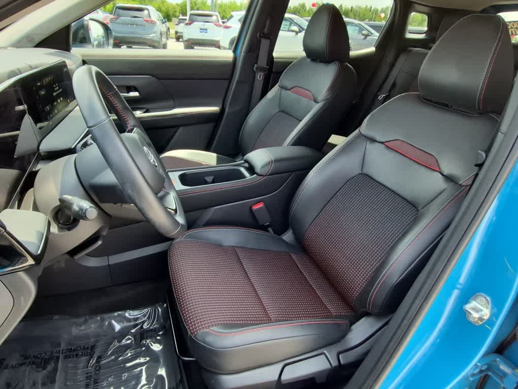 Used 2025 Nissan Kicks SR AWD/4WD image 10