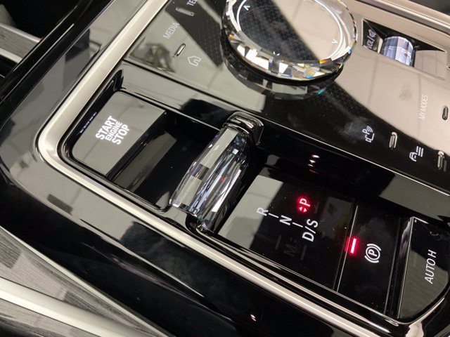 Used 2025 BMW 750e xDrive AWD/4WD image 23