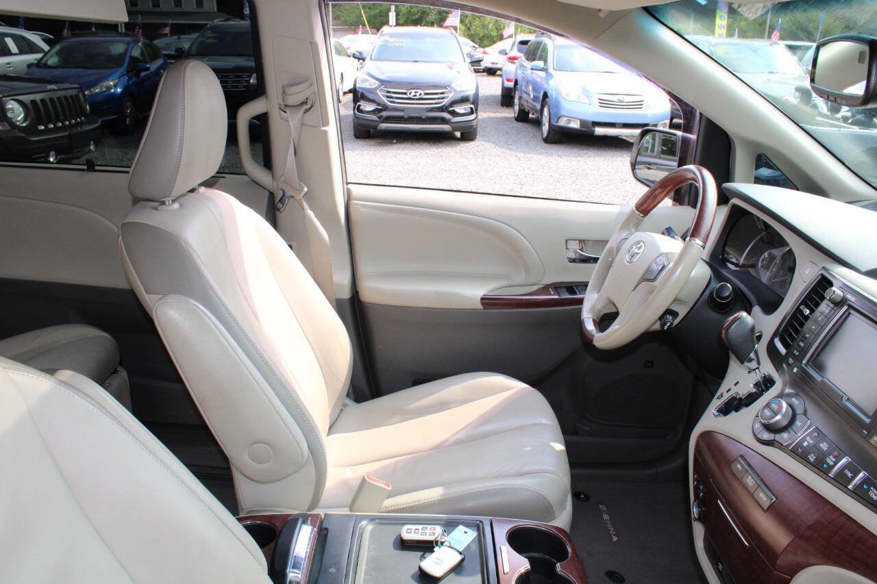 Used 2013 Toyota Sienna Limited w/ Premium Pkg FWD image 11