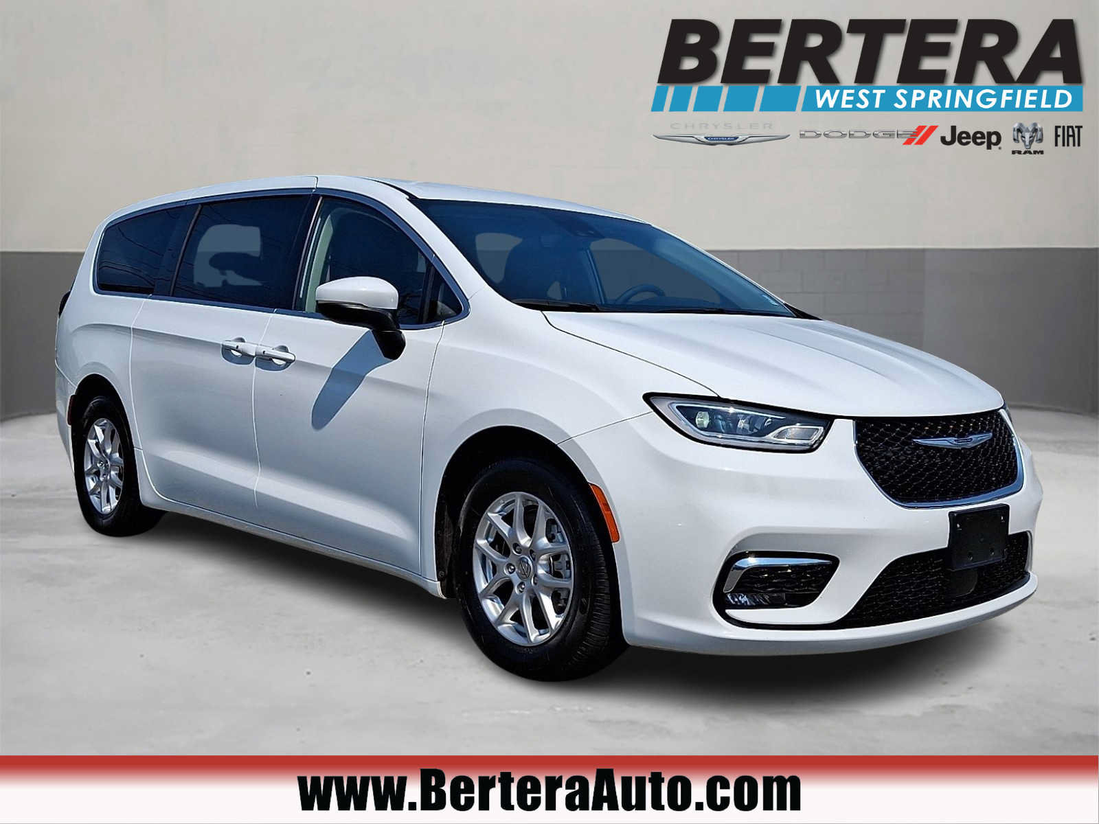 Certified 2023 Chrysler Pacifica Touring-L