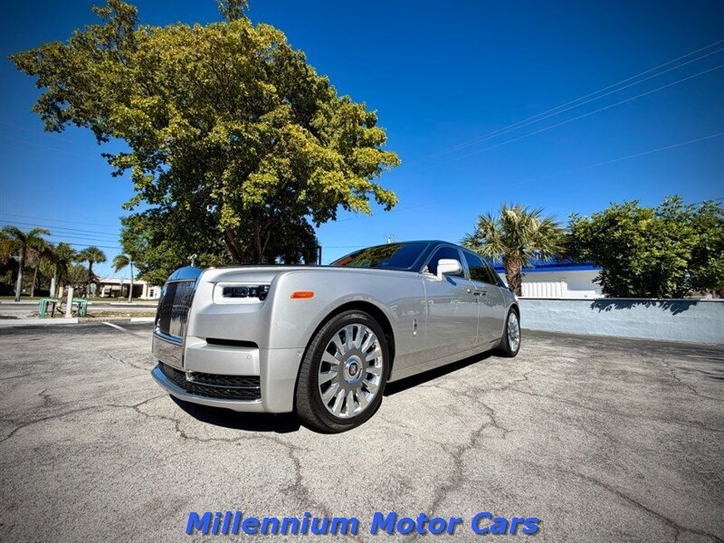 Used 2018 Rolls-Royce Phantom Sedan RWD image 3