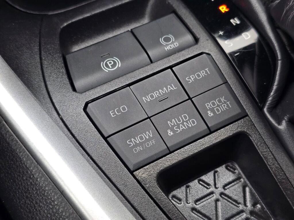 Used 2024 Toyota RAV4 LE image 30