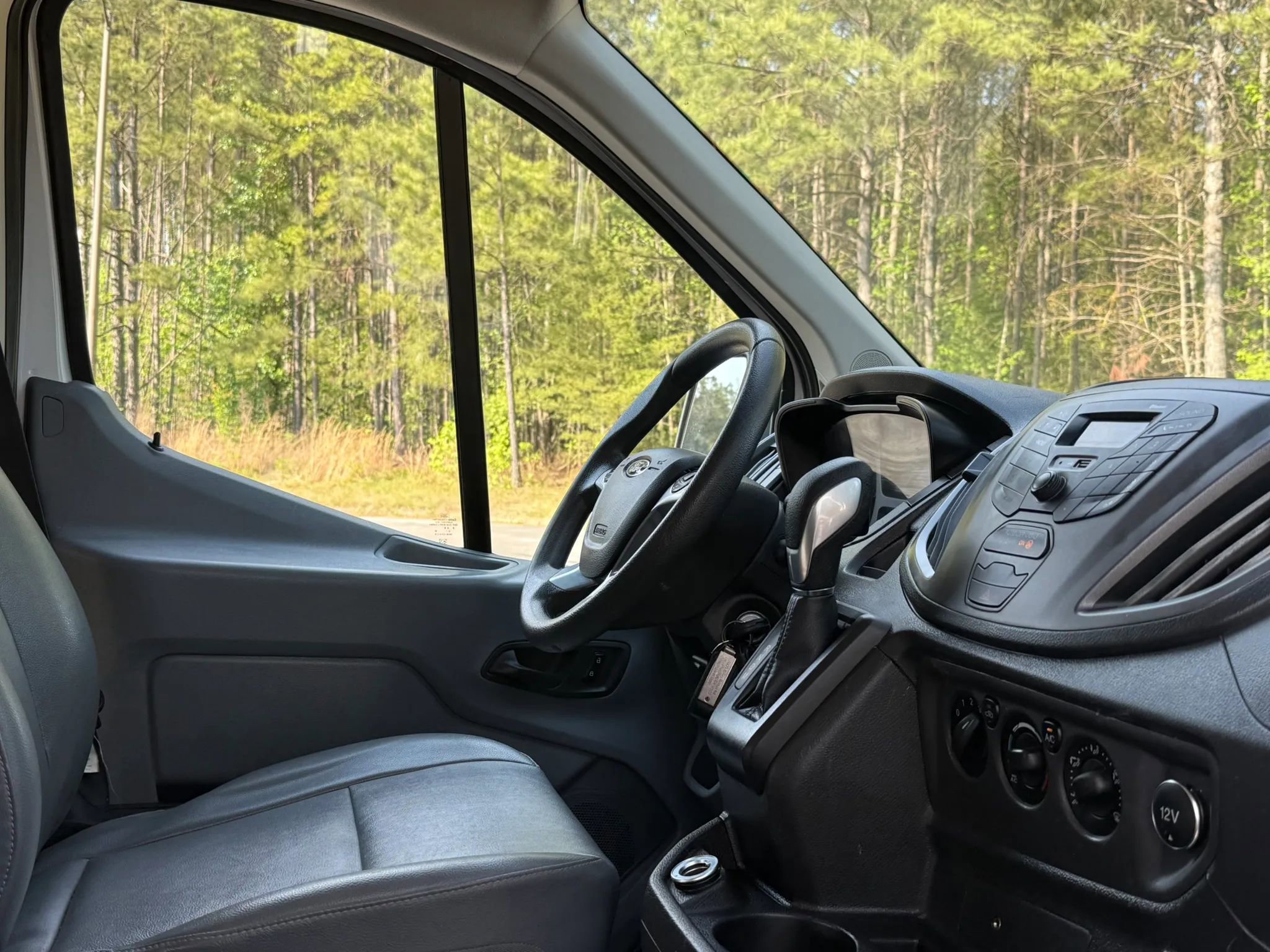 Used 2019 Ford Transit 150 130 Low Roof RWD image 12