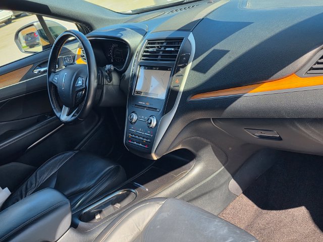 Used 2019 Lincoln MKC Select w/ Select Plus Package FWD image 16