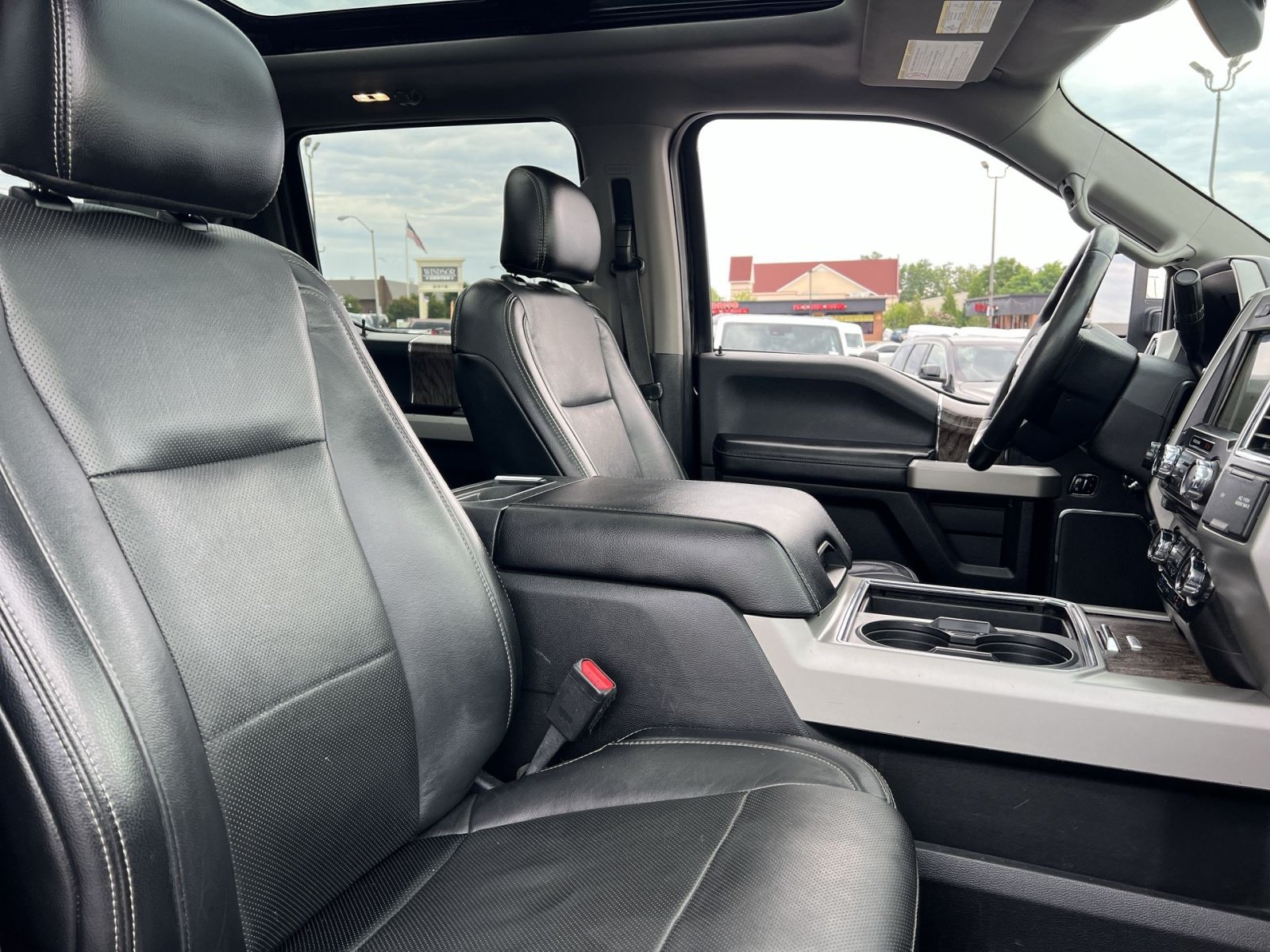 Used 2017 Ford F250 Lariat w/ Lariat Ultimate Package AWD/4WD image 27