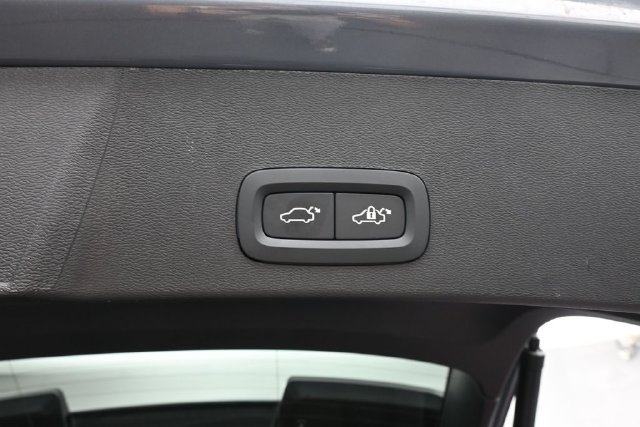Used 2023 Volvo XC40 B5 Plus w/ Protection Package Premier AWD/4WD image 30