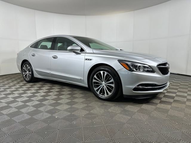 Used 2017 Buick LaCrosse Premium image 2