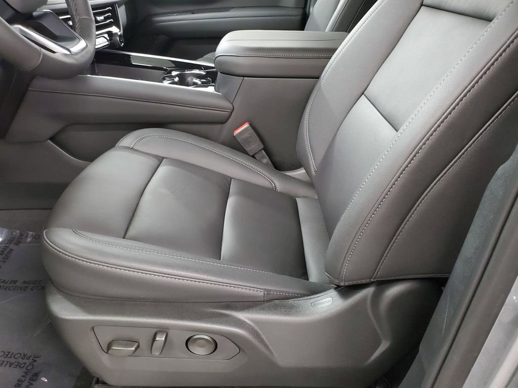 Used 2025 Chevrolet Tahoe Z71 w/ Comfort Package image 13