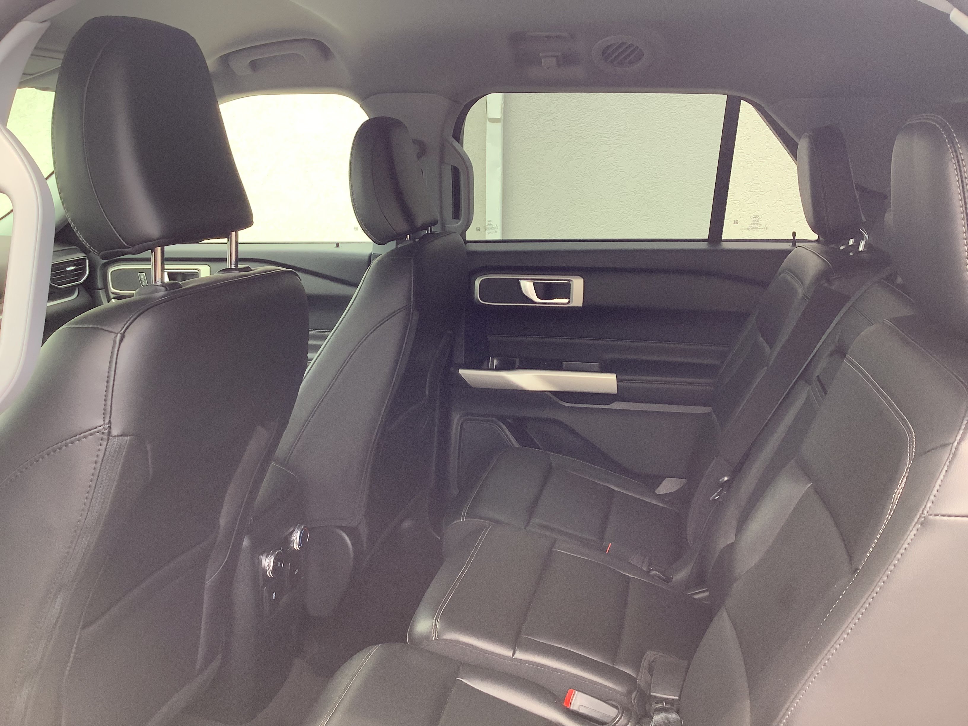 Used 2022 Ford Explorer XLT w/ Equipment Group 202A AWD/4WD image 10
