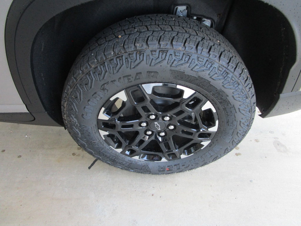 New 2027 Chevrolet Traverse Z71 w/ LPO, Floor Liner Package AWD/4WD image 10