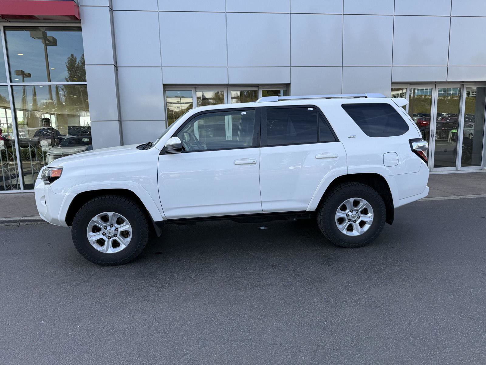 Used 2015 Toyota 4Runner SR5 image 2