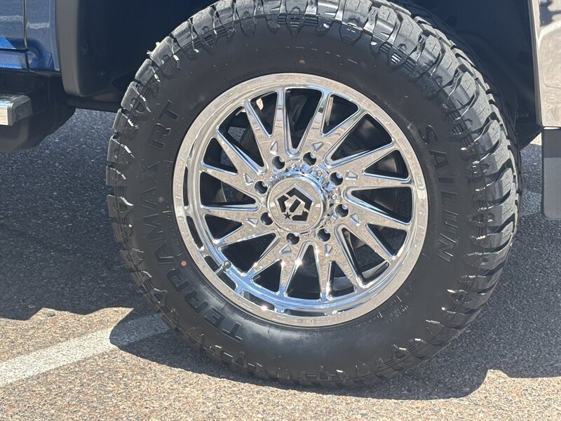 Used 2018 GMC Sierra 3500 SLT AWD/4WD image 13
