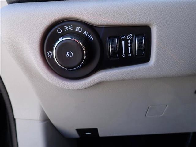 Used 2024 Chrysler Pacifica Touring-L FWD image 17