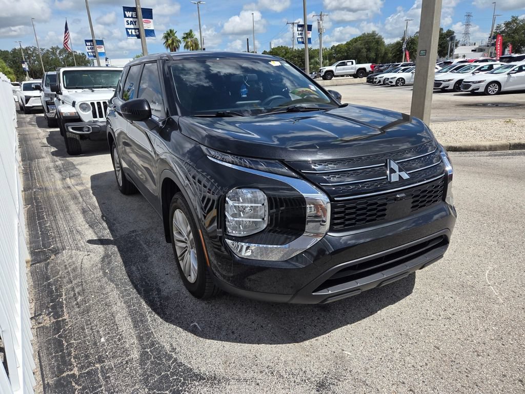 Used 2024 Mitsubishi Outlander ES FWD image 4
