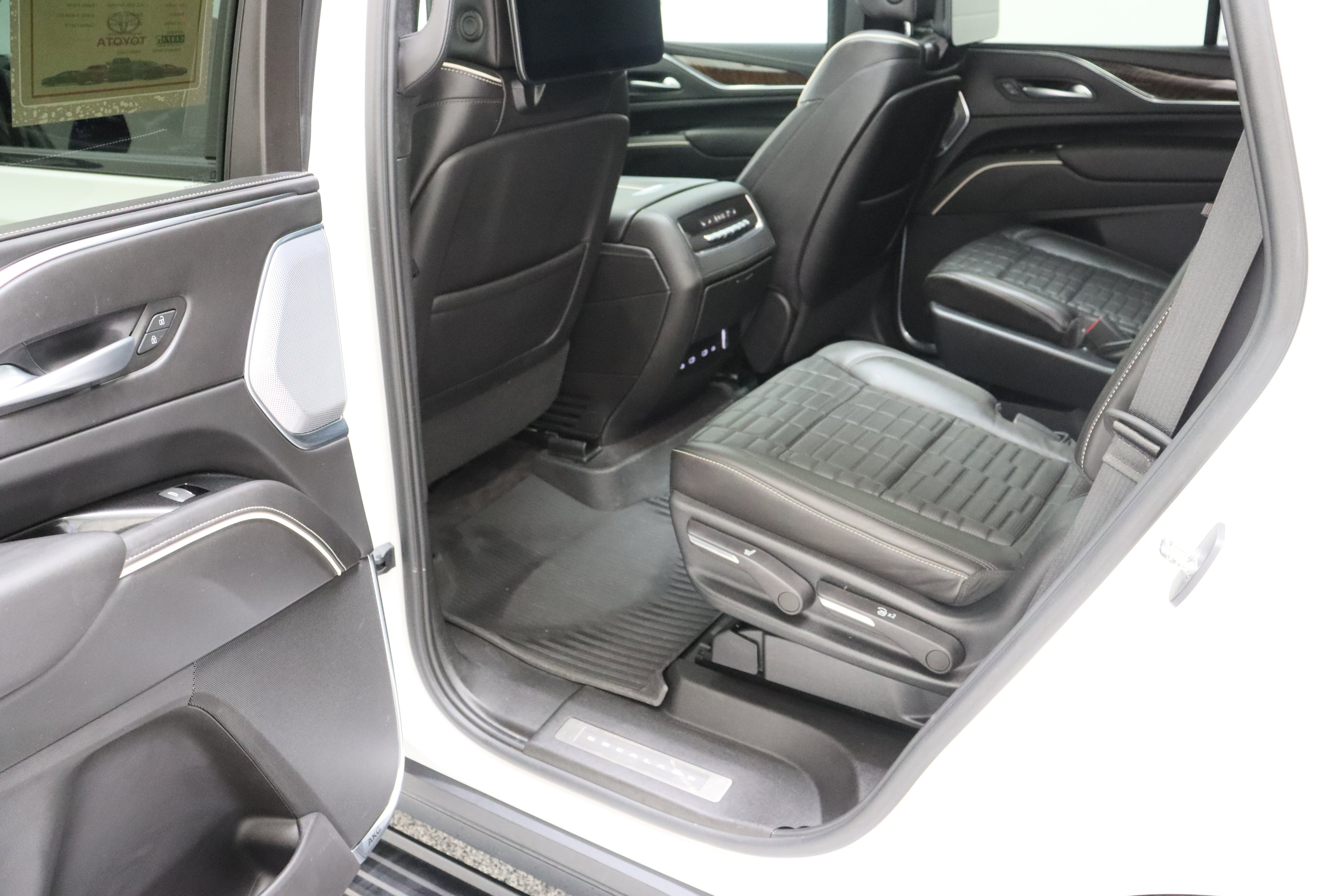 Used 2023 Cadillac Escalade Sport Platinum w/ LPO, ONYX Package AWD/4WD image 31