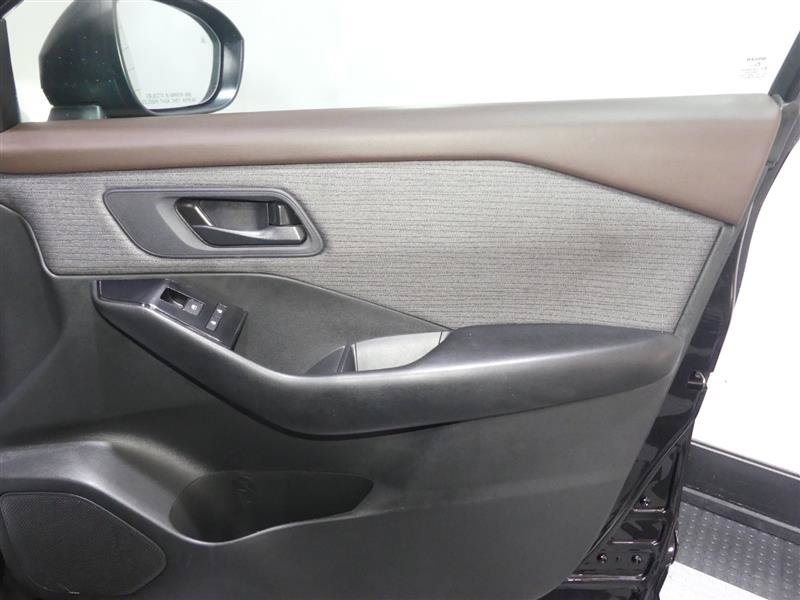 Used 2023 Nissan Rogue S FWD image 19