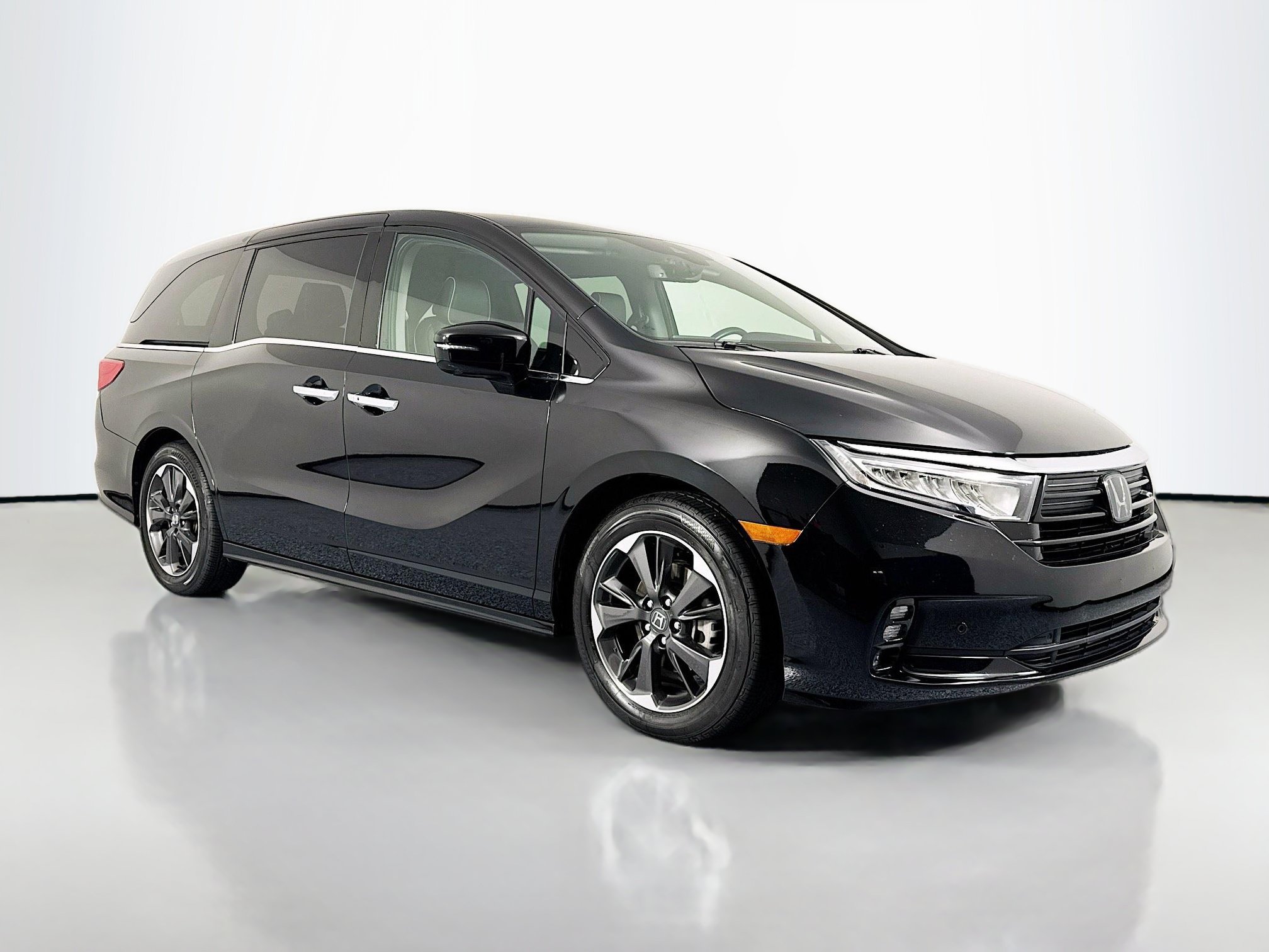Certified 2024 Honda Odyssey Elite image 3