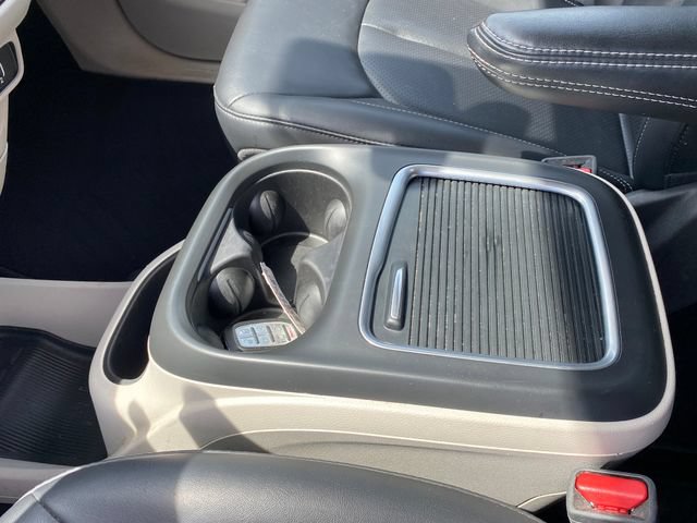 Used 2024 Chrysler Pacifica Touring-L FWD image 13