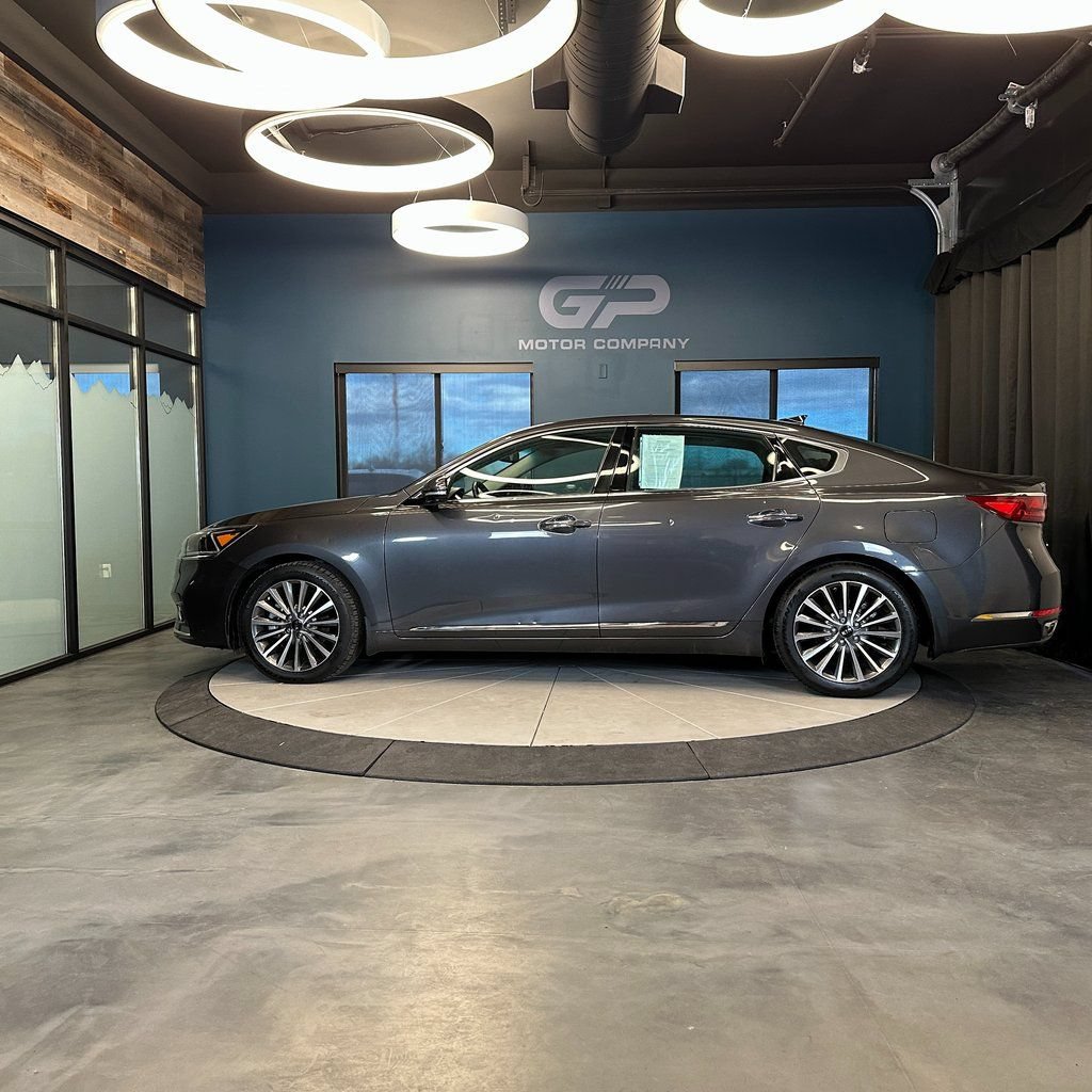Used 2018 Kia Cadenza Premium w/ Luxury Package FWD image 6