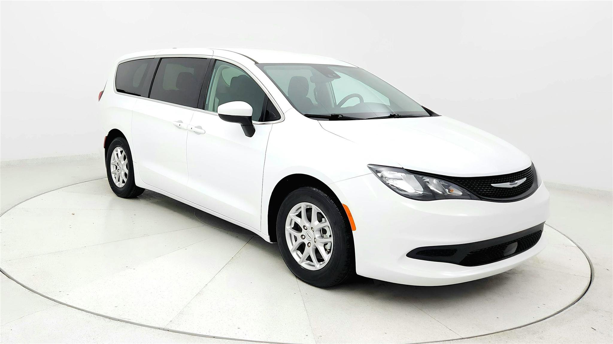 Used 2023 Chrysler Voyager LX FWD image 7