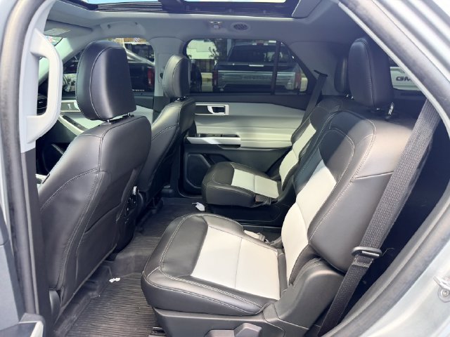 Used 2023 Ford Explorer XLT w/ Equipment Group 202A RWD image 16