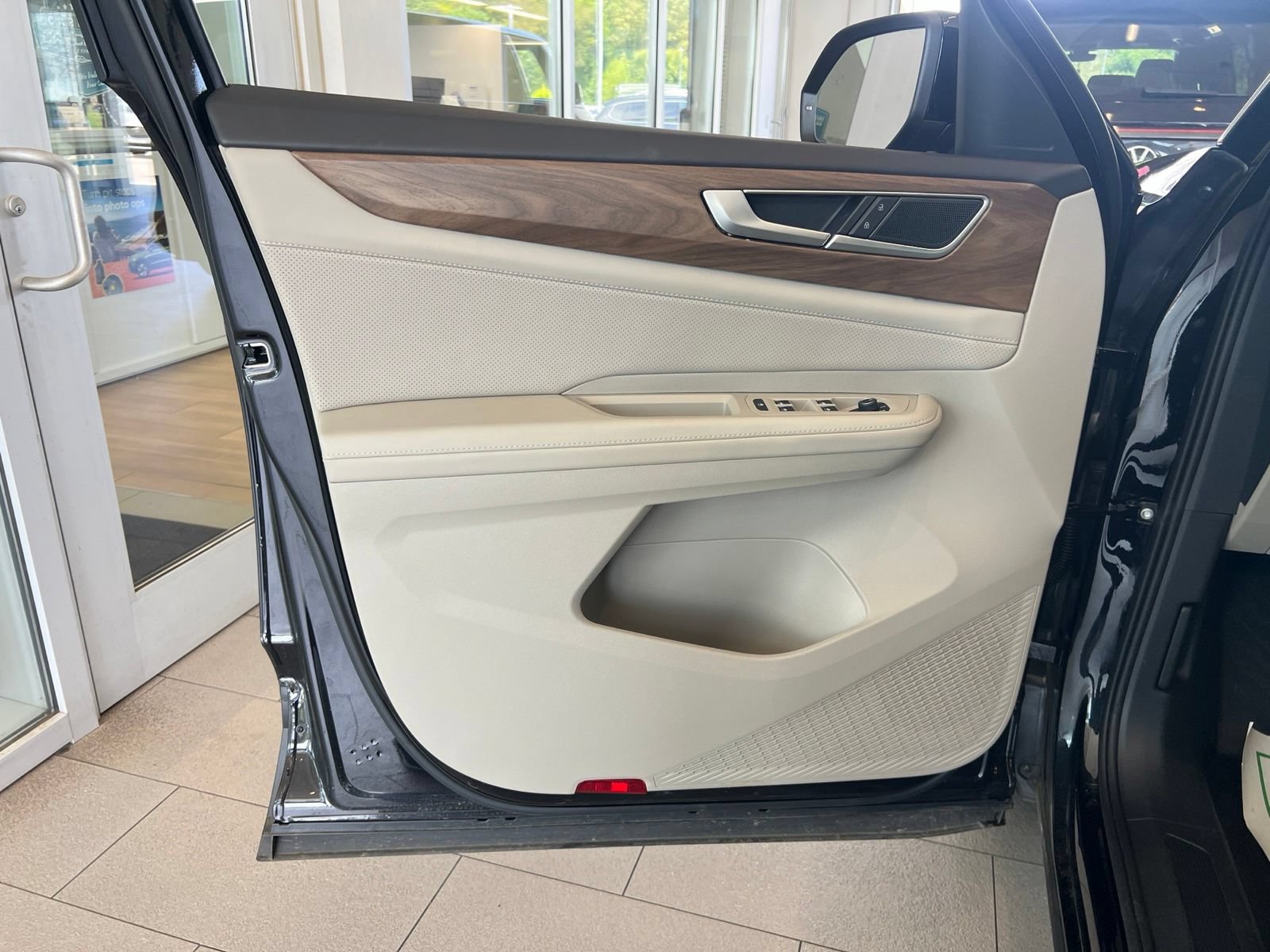Certified 2026 Volkswagen Atlas SE FWD image 27