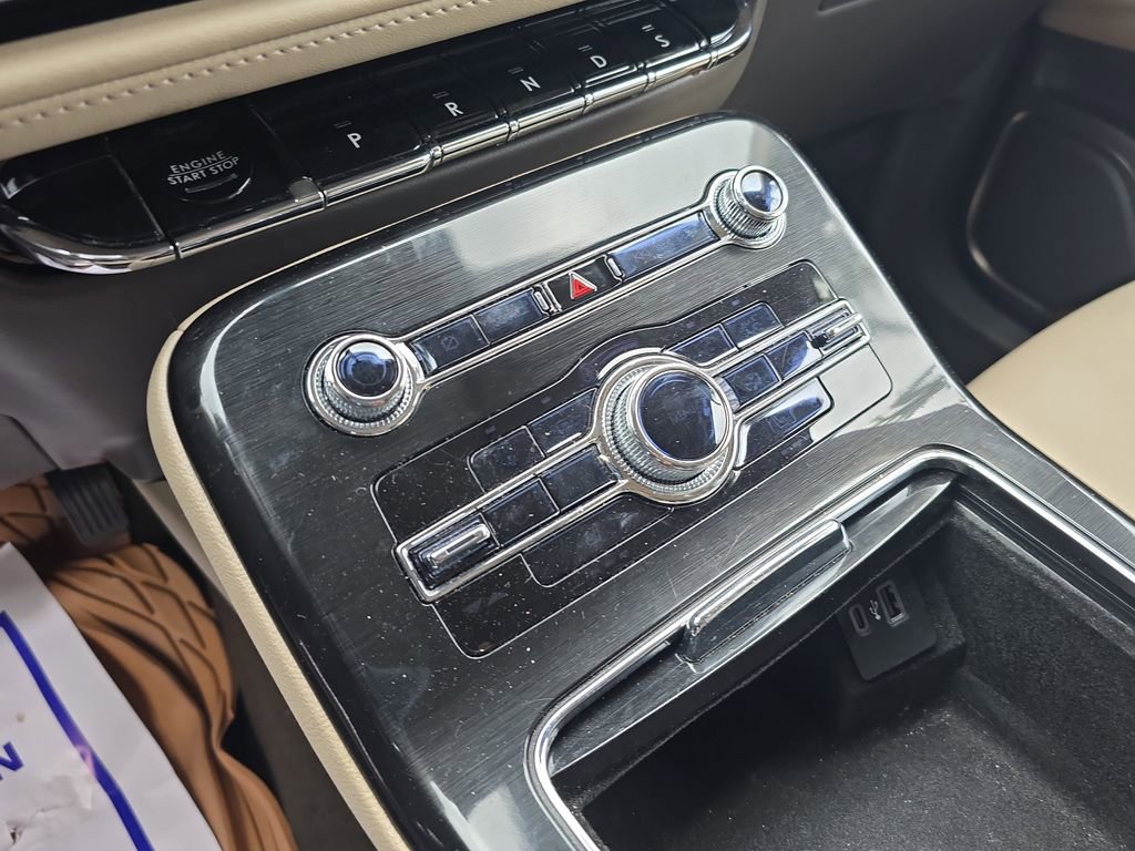 Used 2022 Lincoln Nautilus FWD w/ Premium Package image 22