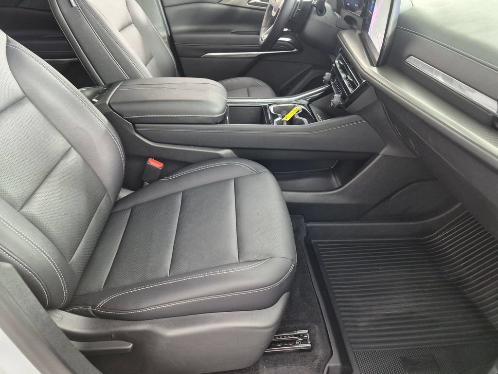 Used 2025 Chevrolet Traverse LT w/ Driver Confidence Package FWD image 33