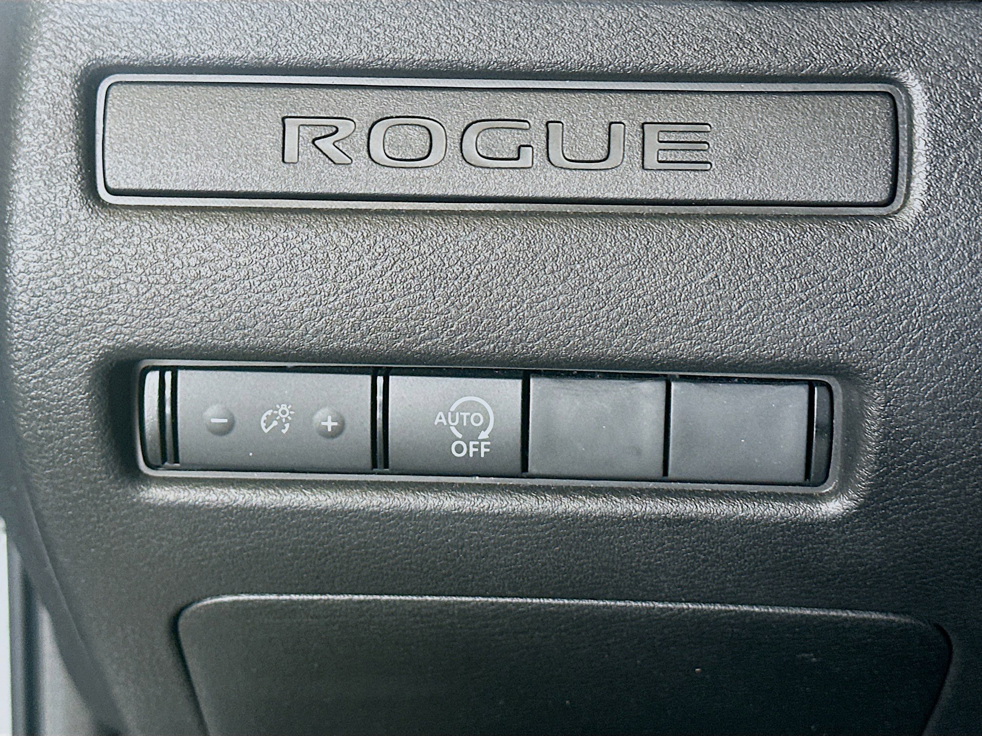 Used 2023 Nissan Rogue S AWD/4WD image 17