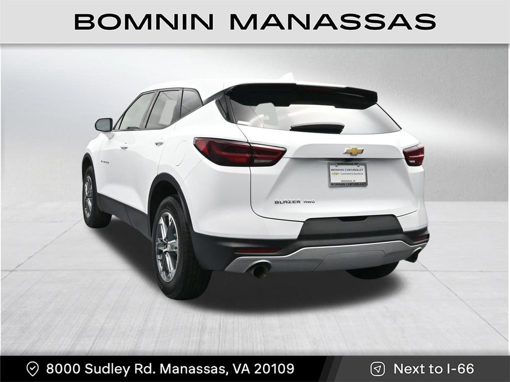 Used 2023 Chevrolet Blazer LT image 3