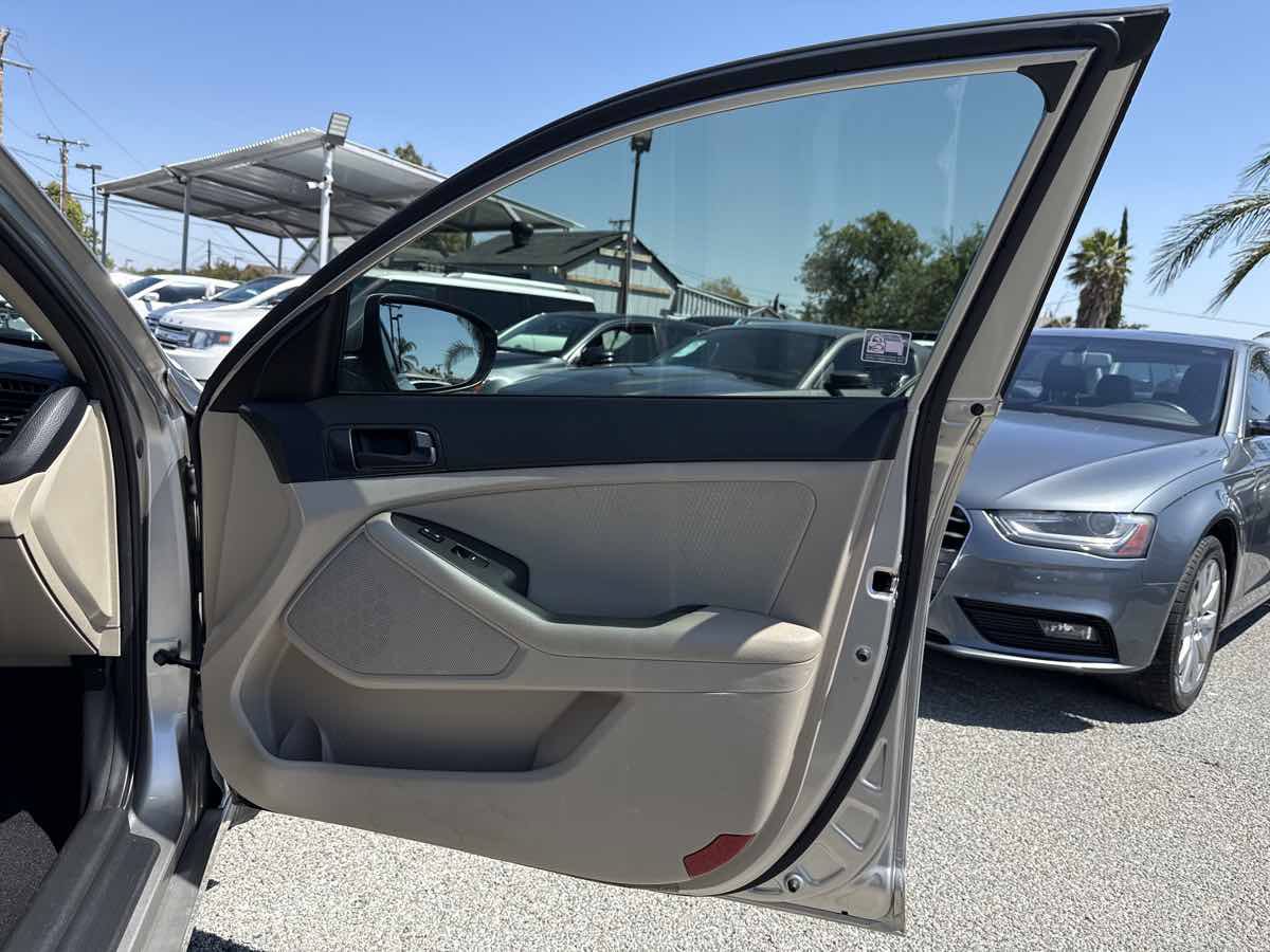 Used 2015 Kia Optima LX FWD image 16