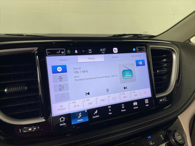 Certified 2023 Chrysler Pacifica Limited FWD image 7