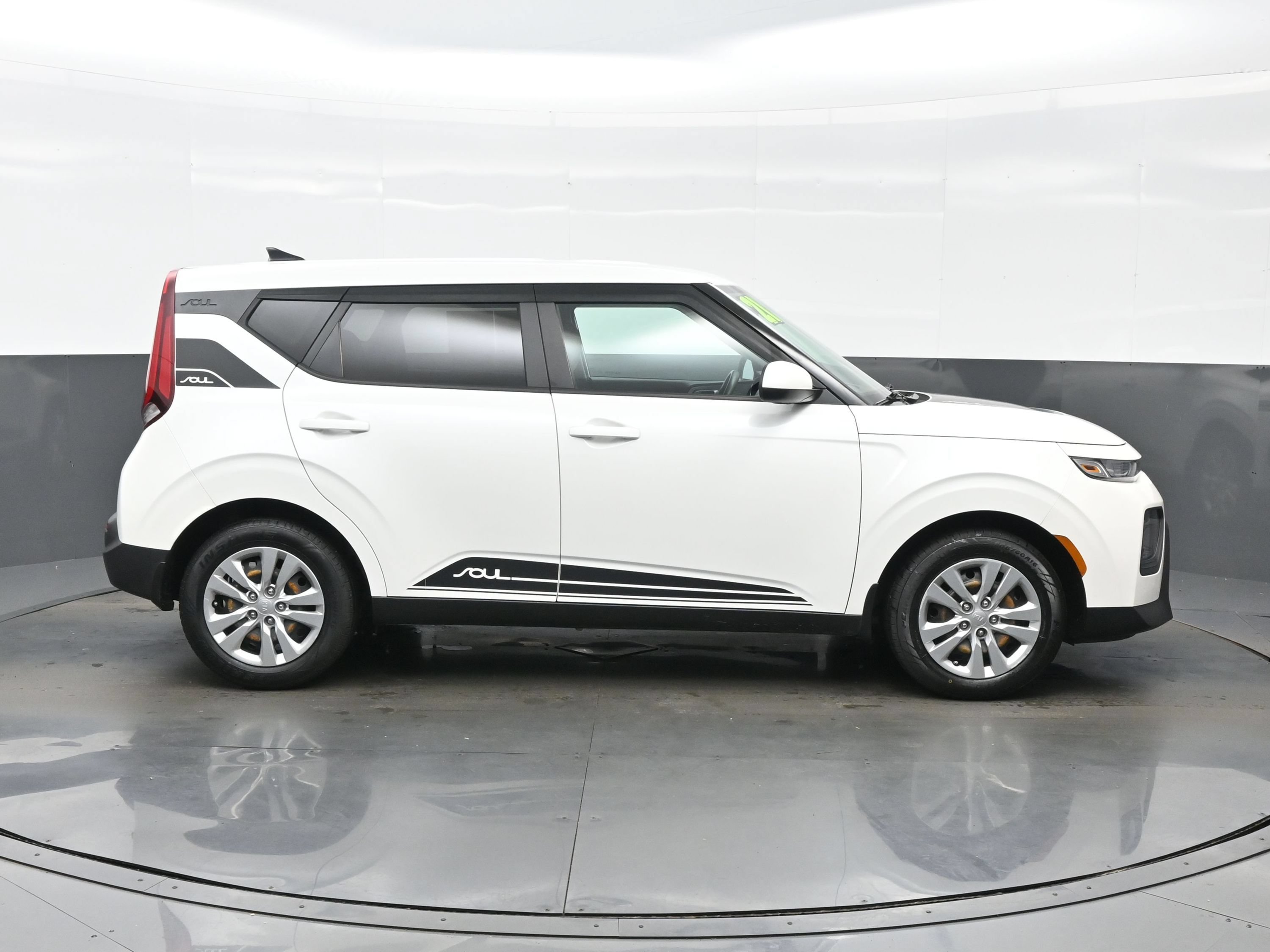 Used 2021 Kia Soul LX FWD image 7