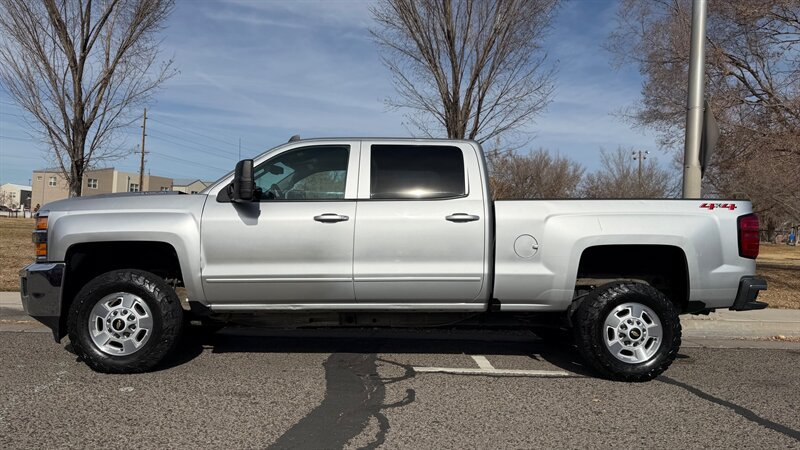 Used 2019 Chevrolet Silverado 2500 LT AWD/4WD image 5