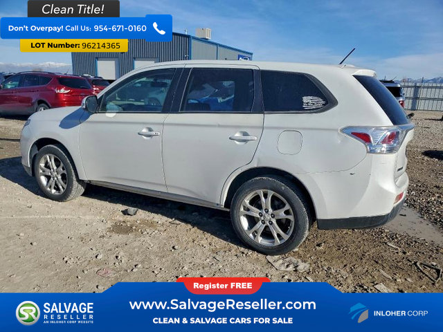 Used 2014 Mitsubishi Outlander SE image 3