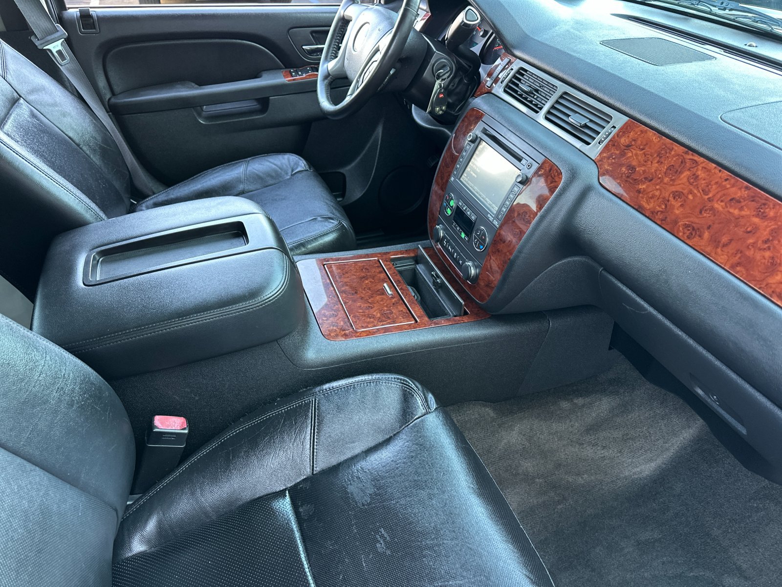Used 2013 Chevrolet Avalanche LTZ AWD/4WD image 15