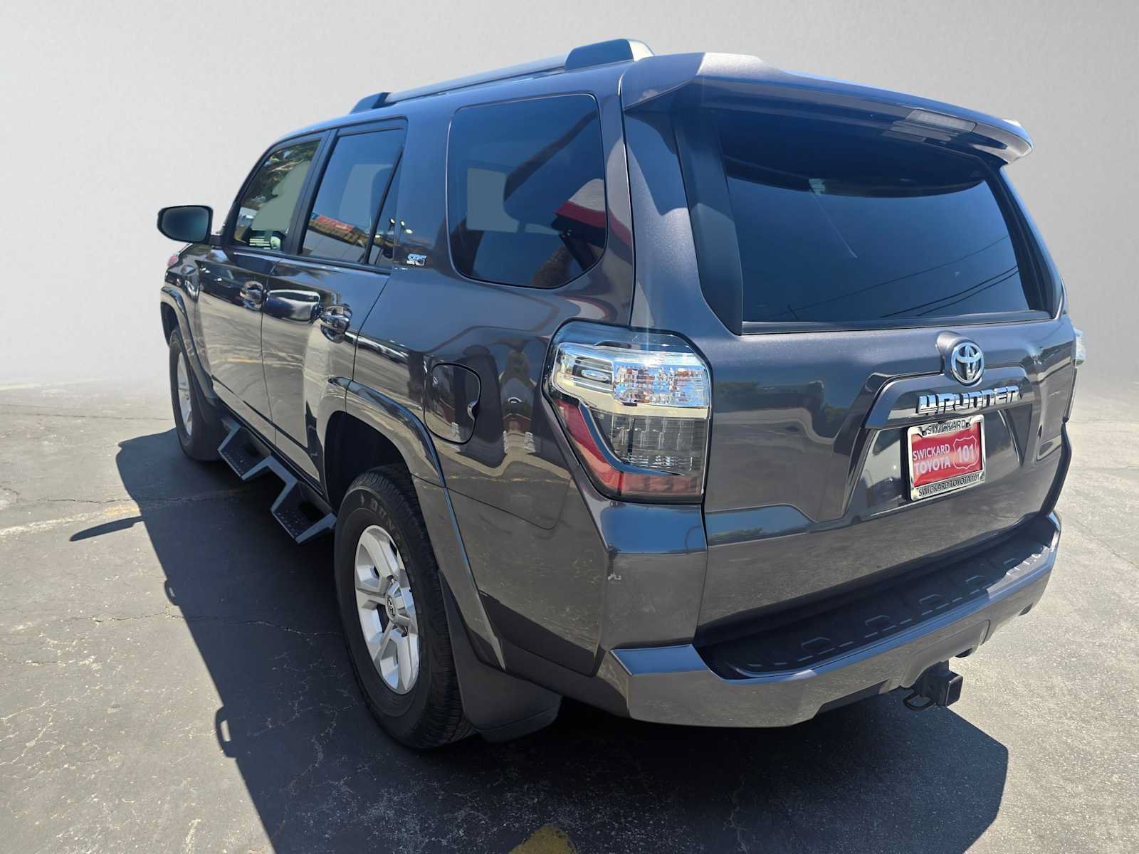 Used 2023 Toyota 4Runner SR5 AWD/4WD image 5
