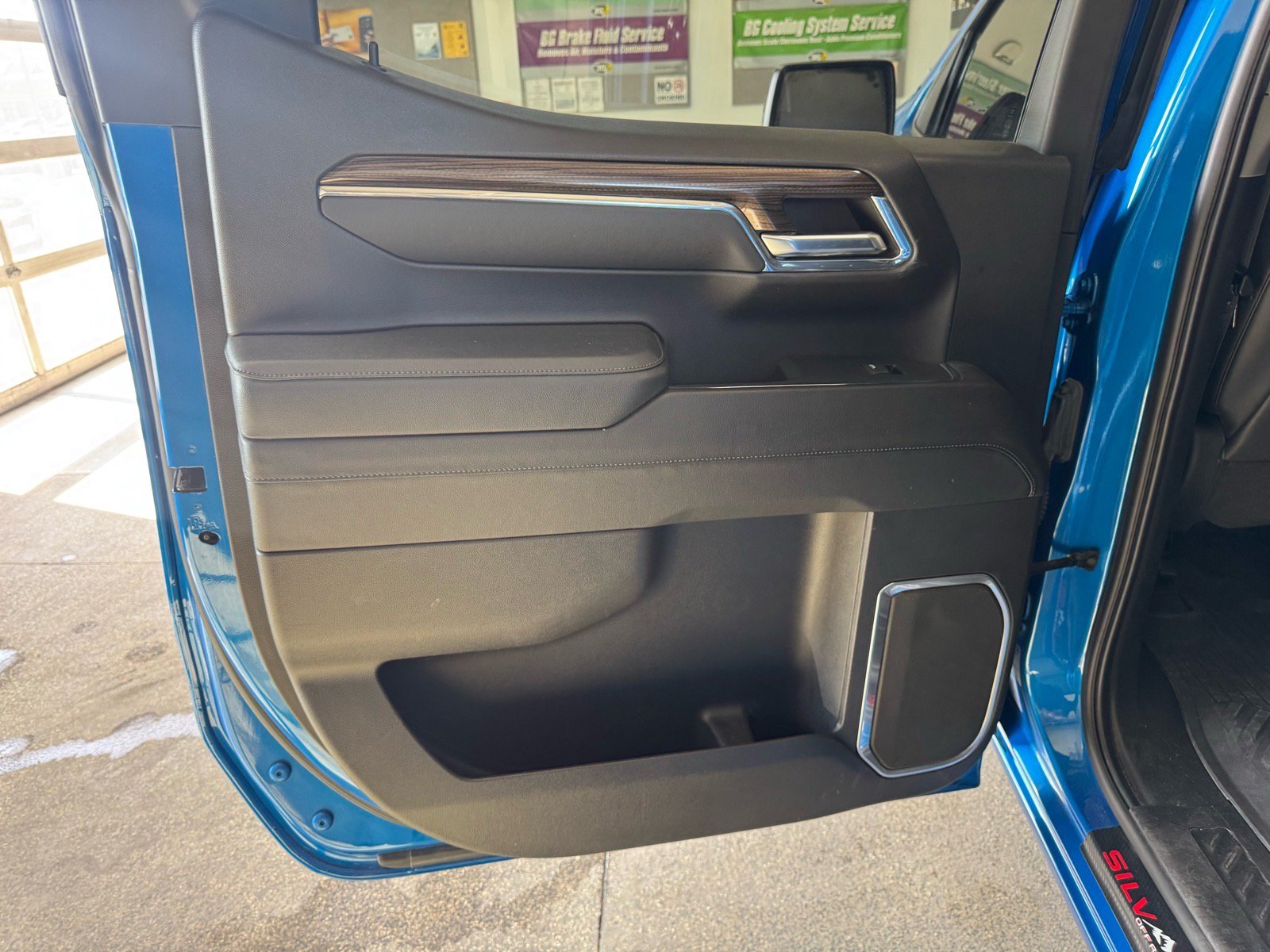 Used 2024 Chevrolet Silverado 1500 LT Trail Boss w/ LT Trail Boss Premium Package AWD/4WD image 9
